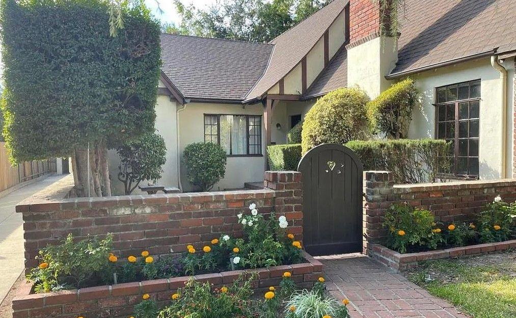 999 N Holliston Ave - Photo 2 of 4