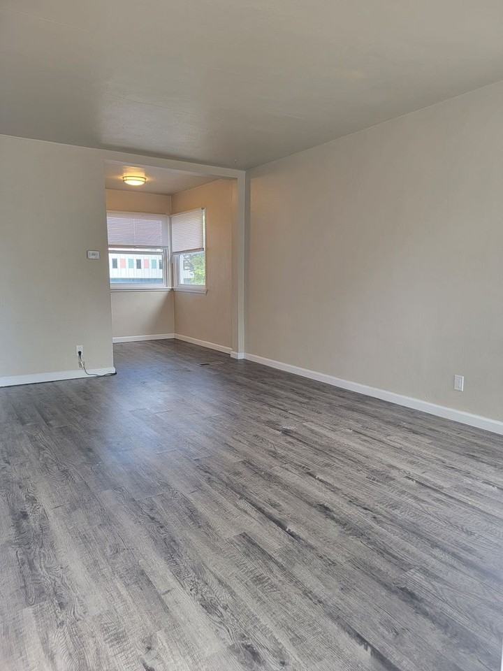 108-004 - 125 West Grant Avenue - Photo 2 of 13