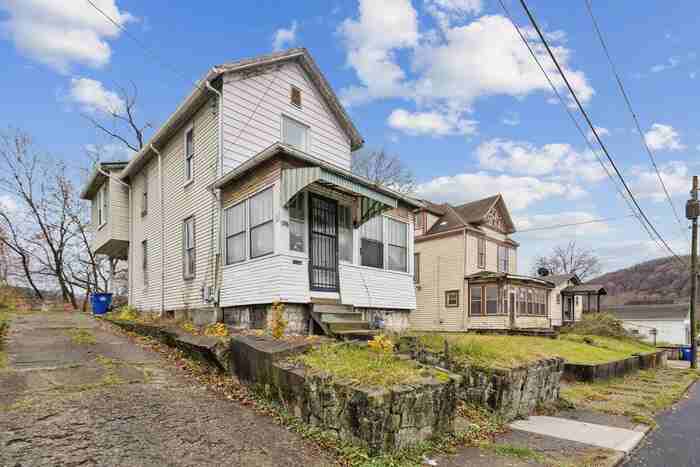 1216 Erie St - Photo 2 of 30