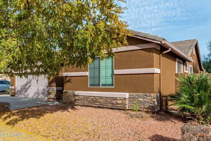 12053 N 145th Dr - Photo 2 of 26