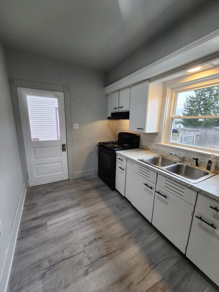 41 W Ferdinand St - Photo 2 of 10