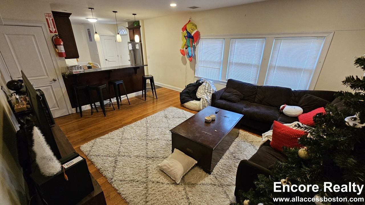 44 Greycliff Rd #1 - Photo 2 of 12