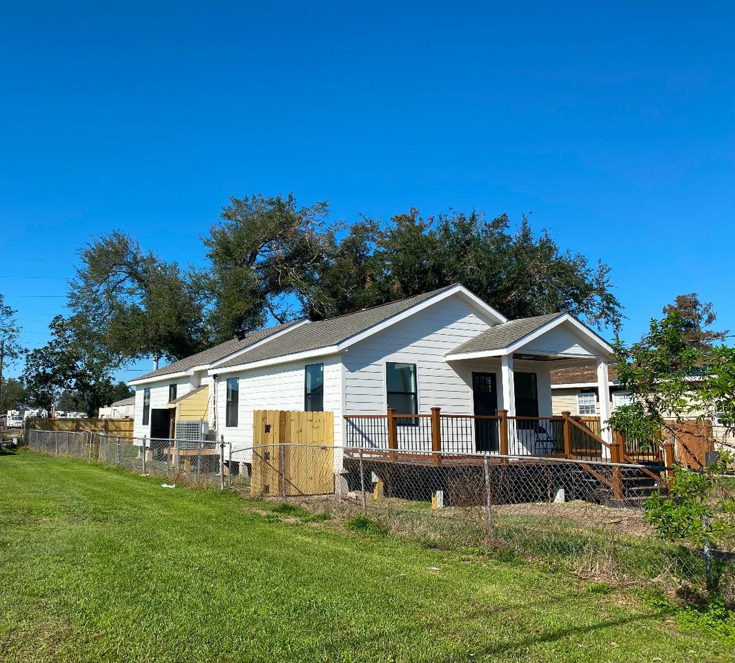 226 Agnes St #NA - Photo 3 of 24