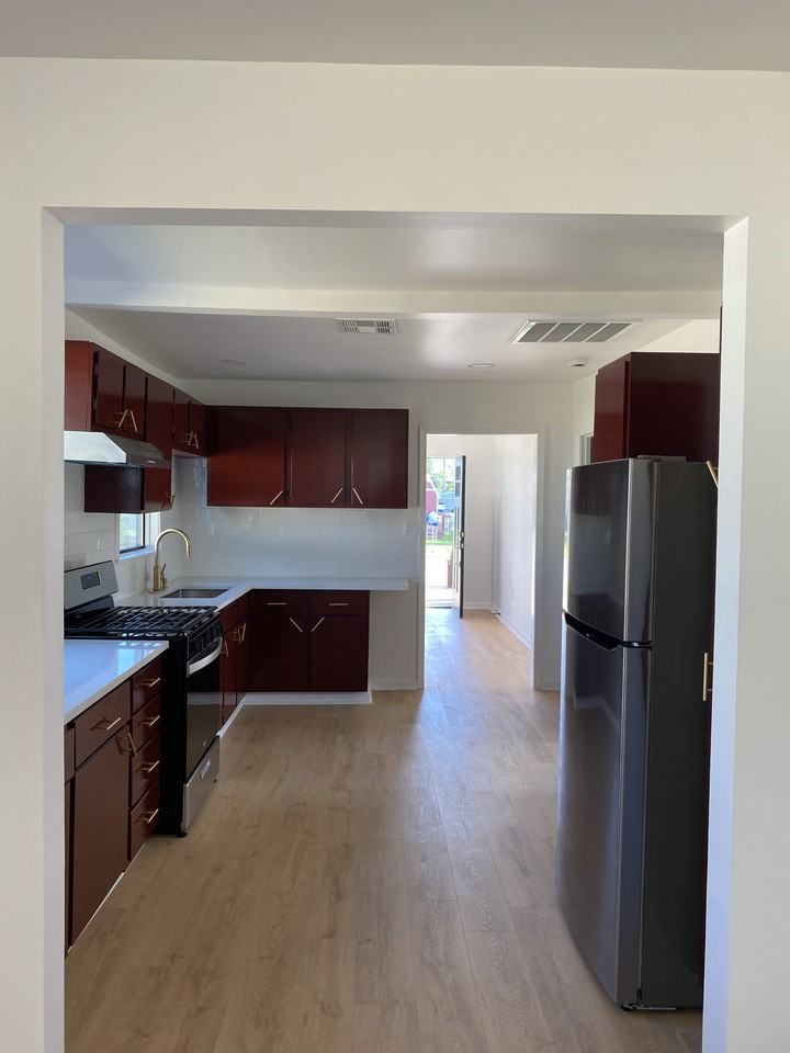 226 Agnes St #NA - Photo 4 of 24