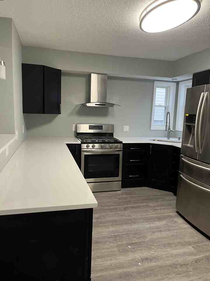 707 Tyler St Ne #NA - Photo 2 of 5