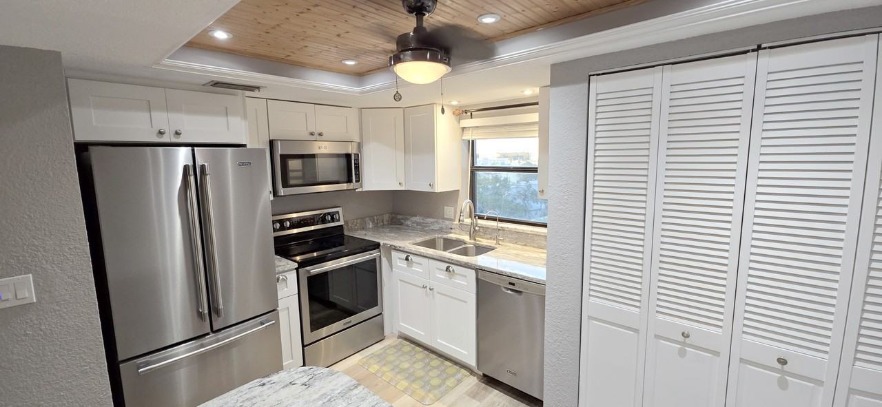 7050 Sunset Dr S #NA - Photo 7 of 20