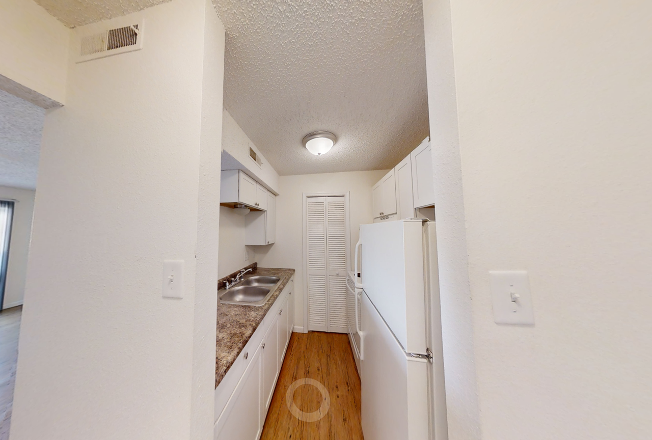 Super cute and Spacious Two - Photo 4 of 13