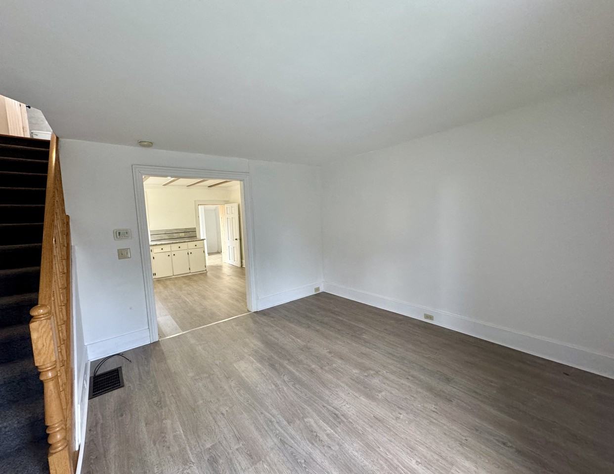 109 Clothier St E #1 - Photo 5 of 21