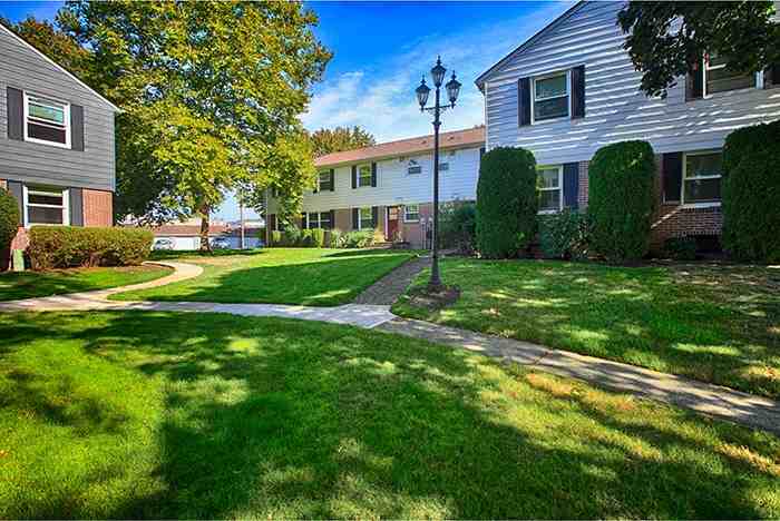 1760 Sw Marlow Ave #13 - Photo 2 of 22