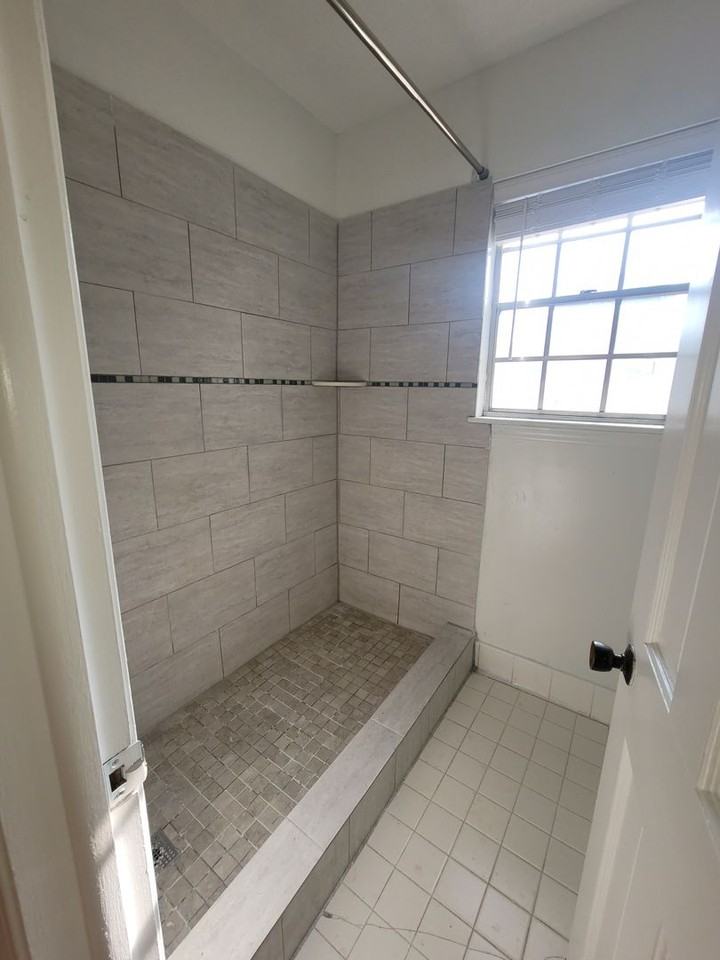 1309 East 21st - Photo 5 of 9