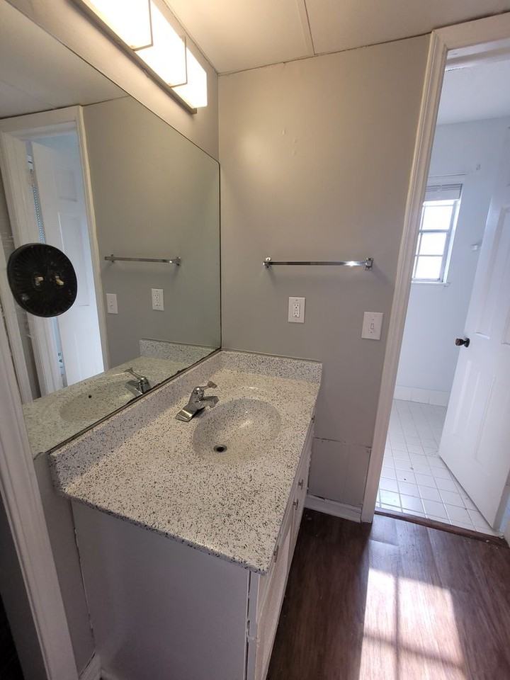 1309 East 21st - Photo 2 of 9
