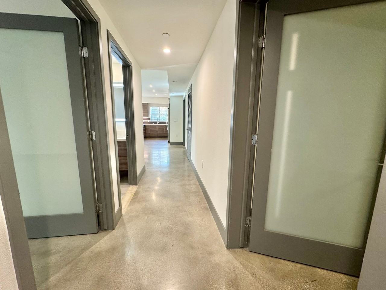 mid374 - Photo 4 of 50