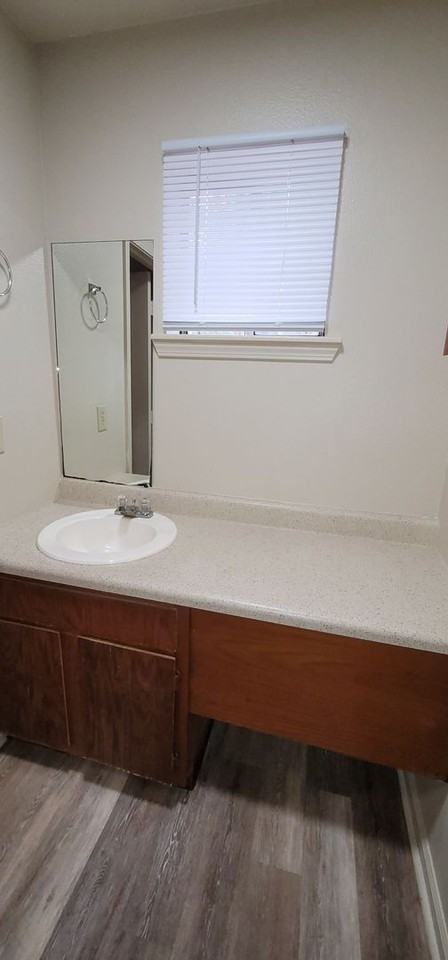 Shalowell Apartments - Photo 7 of 7