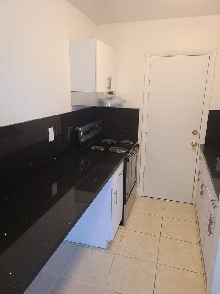 1545 Nw 8th Ave - Photo 2 of 14