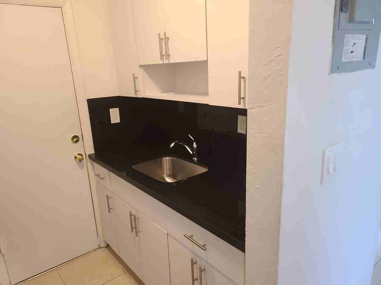1545 Nw 8th Ave - Photo 5 of 14
