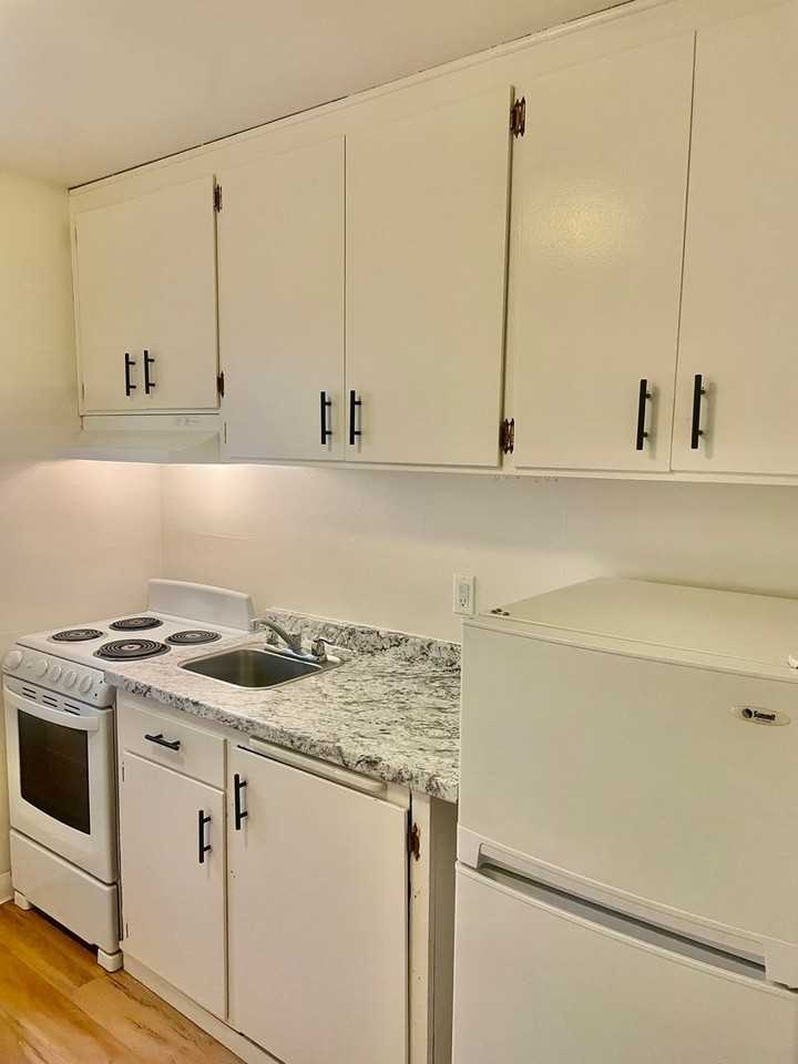 1026 S Russell Ave #F - Photo 5 of 8