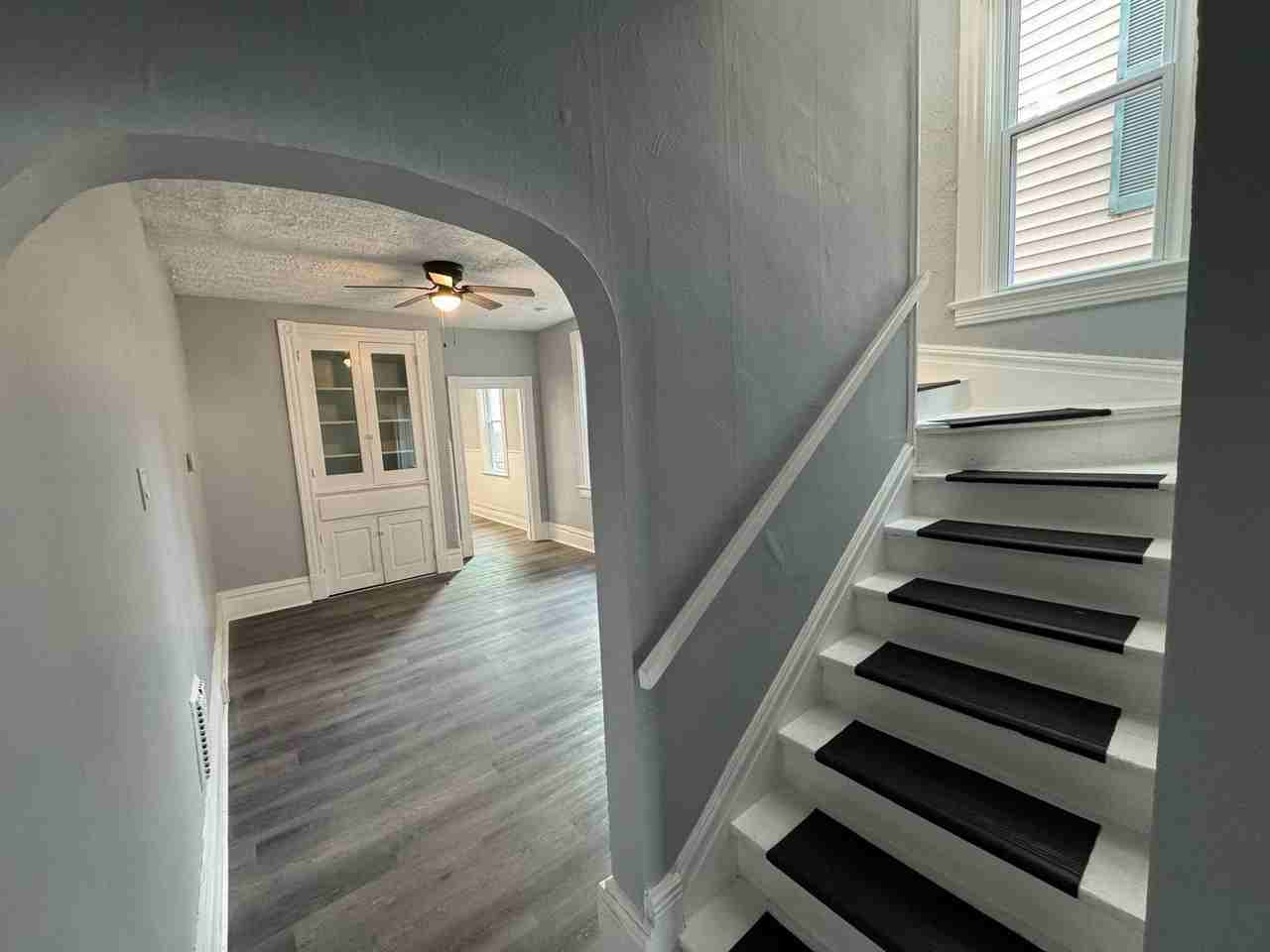 559 3rd St - Photo 4 of 23