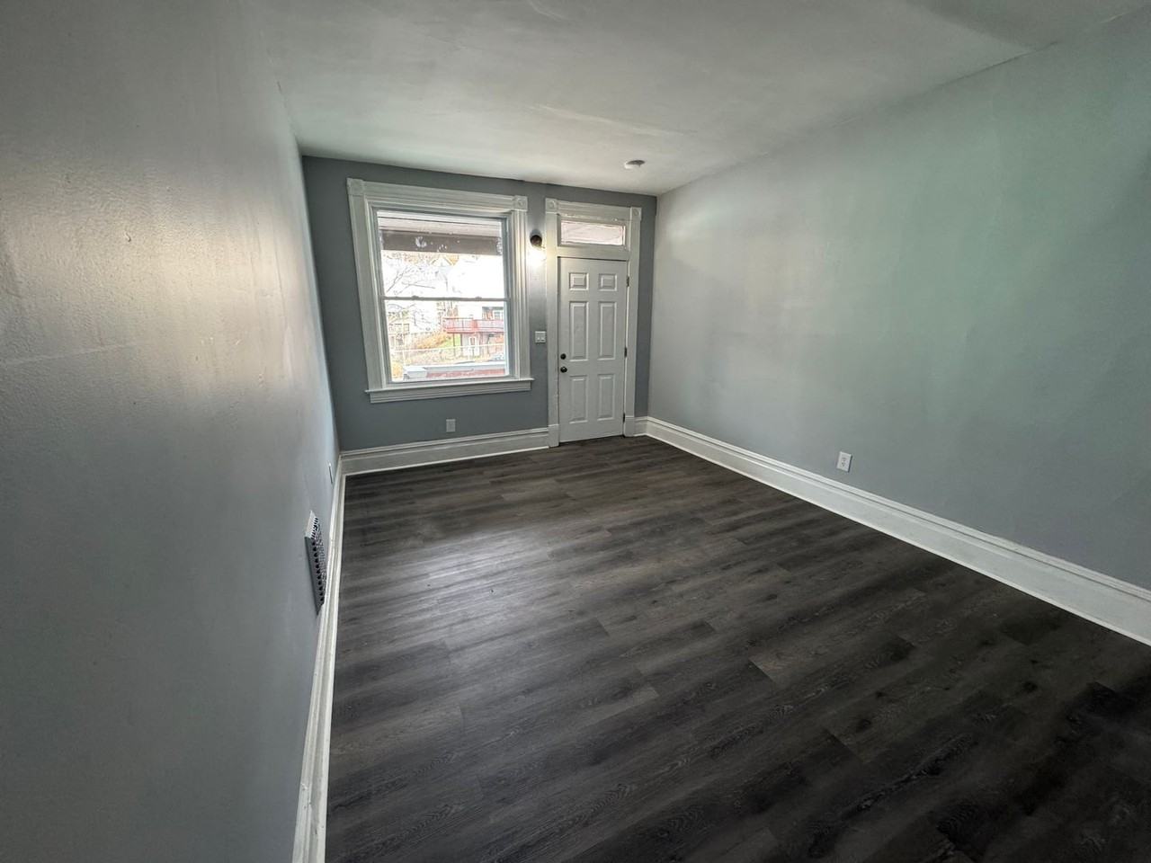 559 3rd St - Photo 7 of 23