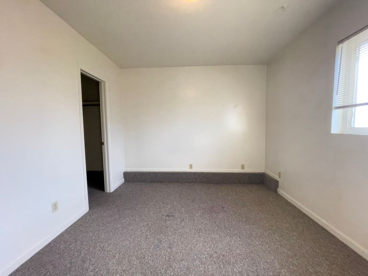 9011 W Jackson St - Photo 3 of 21
