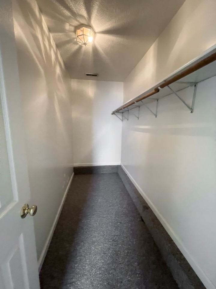 9011 W Jackson St - Photo 4 of 21