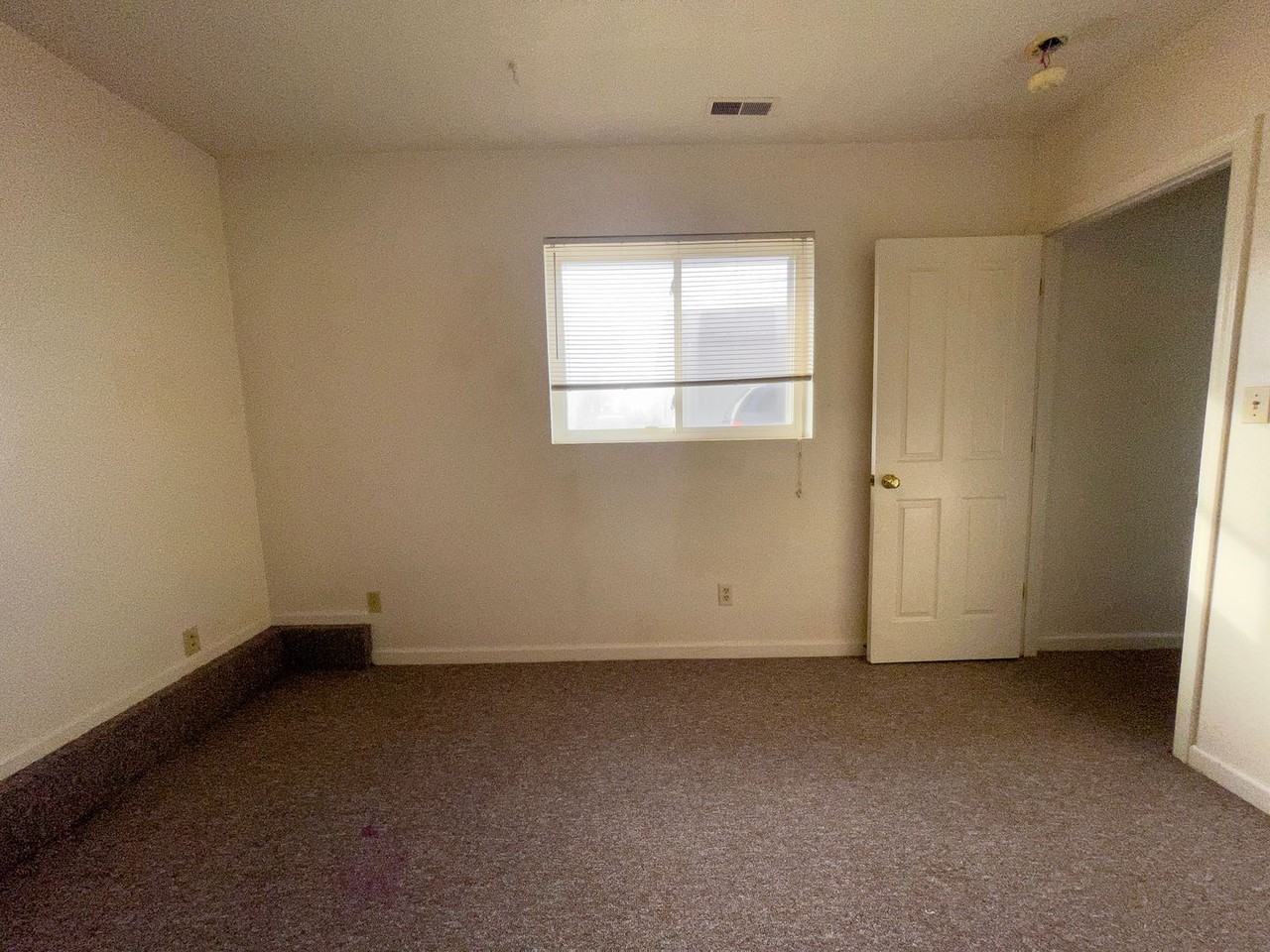 9011 W Jackson St - Photo 5 of 21