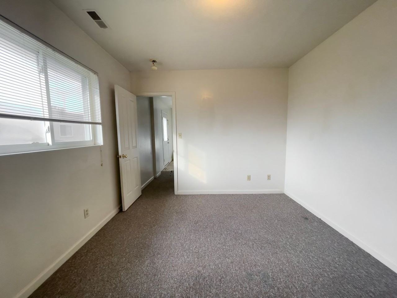 9011 W Jackson St - Photo 6 of 21