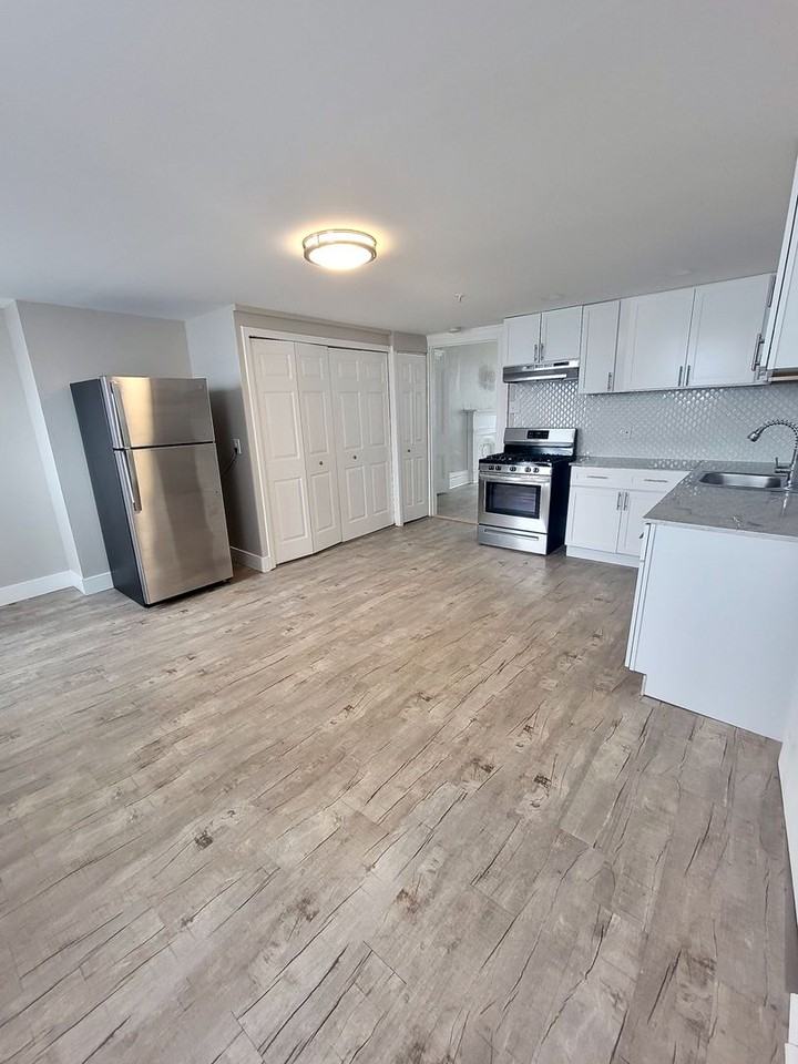 *** Amazing Southside location * Pet Friendly * Spacious Apartments * On E. Carson St * Available Now * Renovated *** - Photo 2 of 13