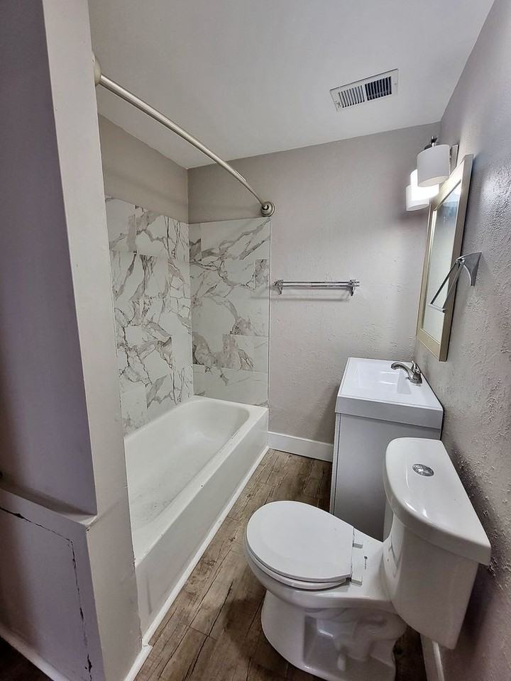 *** Amazing Southside location * Pet Friendly * Spacious Apartments * On E. Carson St * Available Now * Renovated *** - Photo 7 of 13