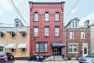 *** Southside Flats Apartment * Spacious * Renovated * Pet Friendly * Walk to E. Carson St. * Available Now *** - Photo 1 of 1