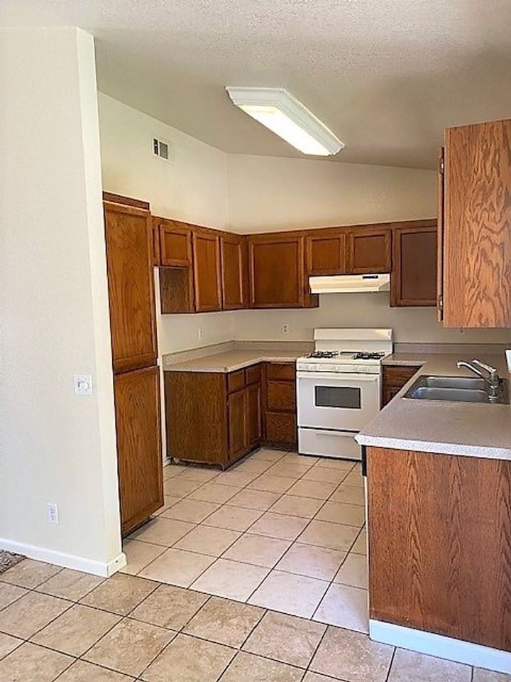 963 Grouse Dr - Photo 4 of 7