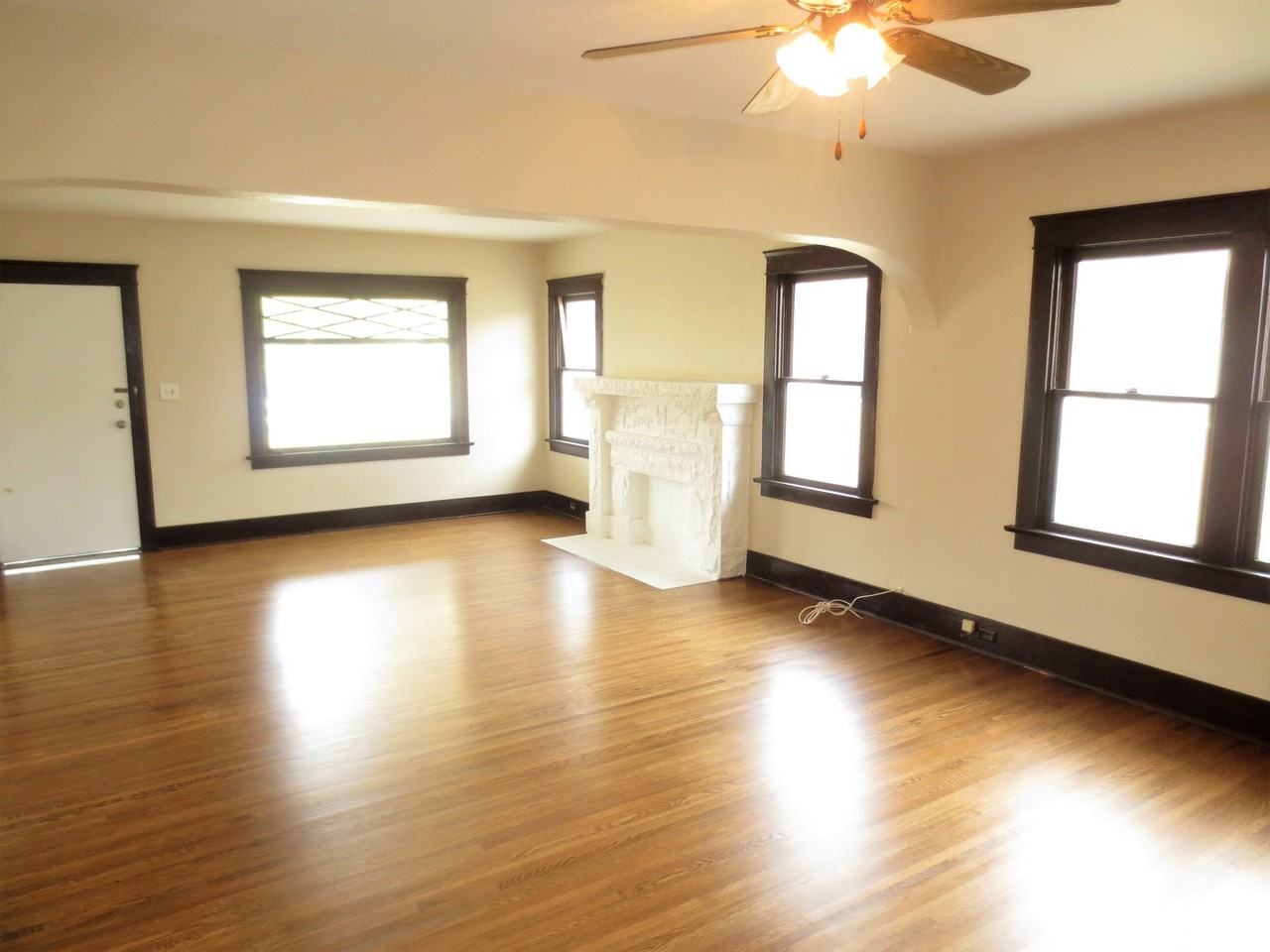 133 N Citrus St - Photo 3 of 14