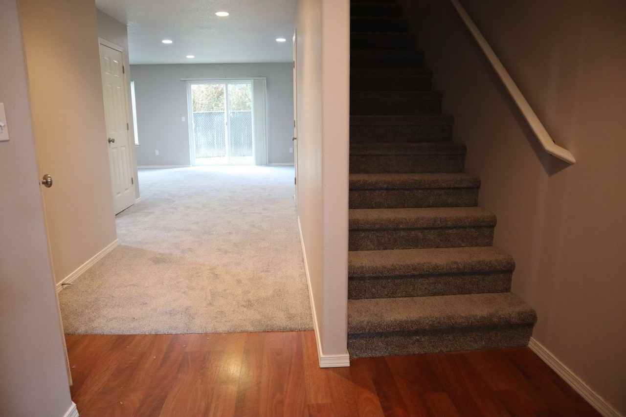 10513 Ne 63rd St - Photo 3 of 23