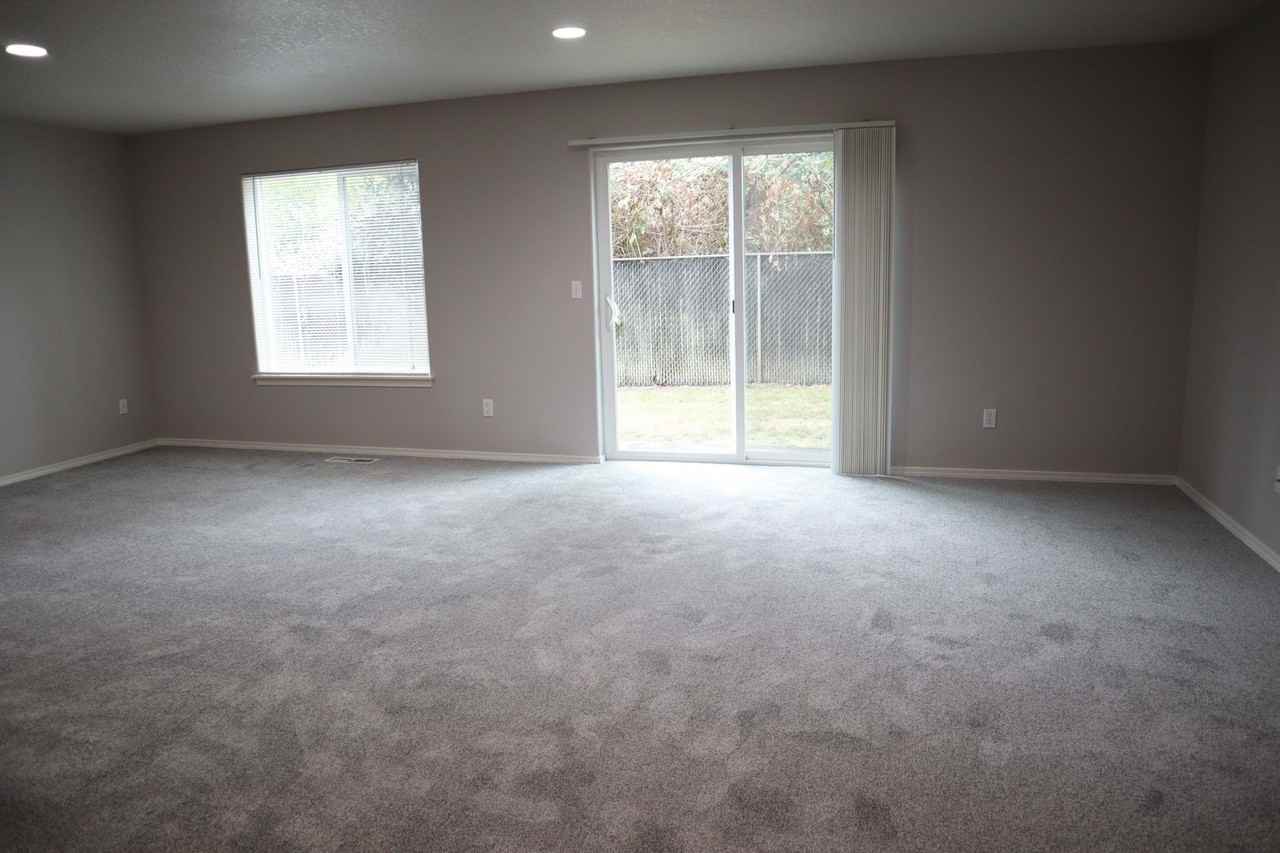 10513 Ne 63rd St - Photo 4 of 23