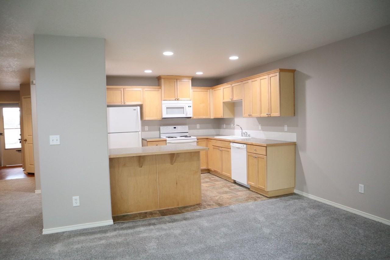 10513 Ne 63rd St - Photo 6 of 23