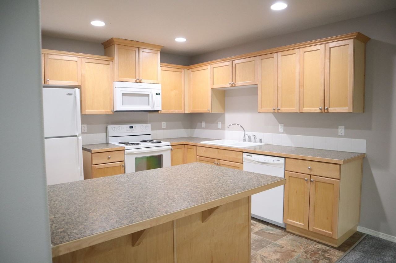 10513 Ne 63rd St - Photo 7 of 23