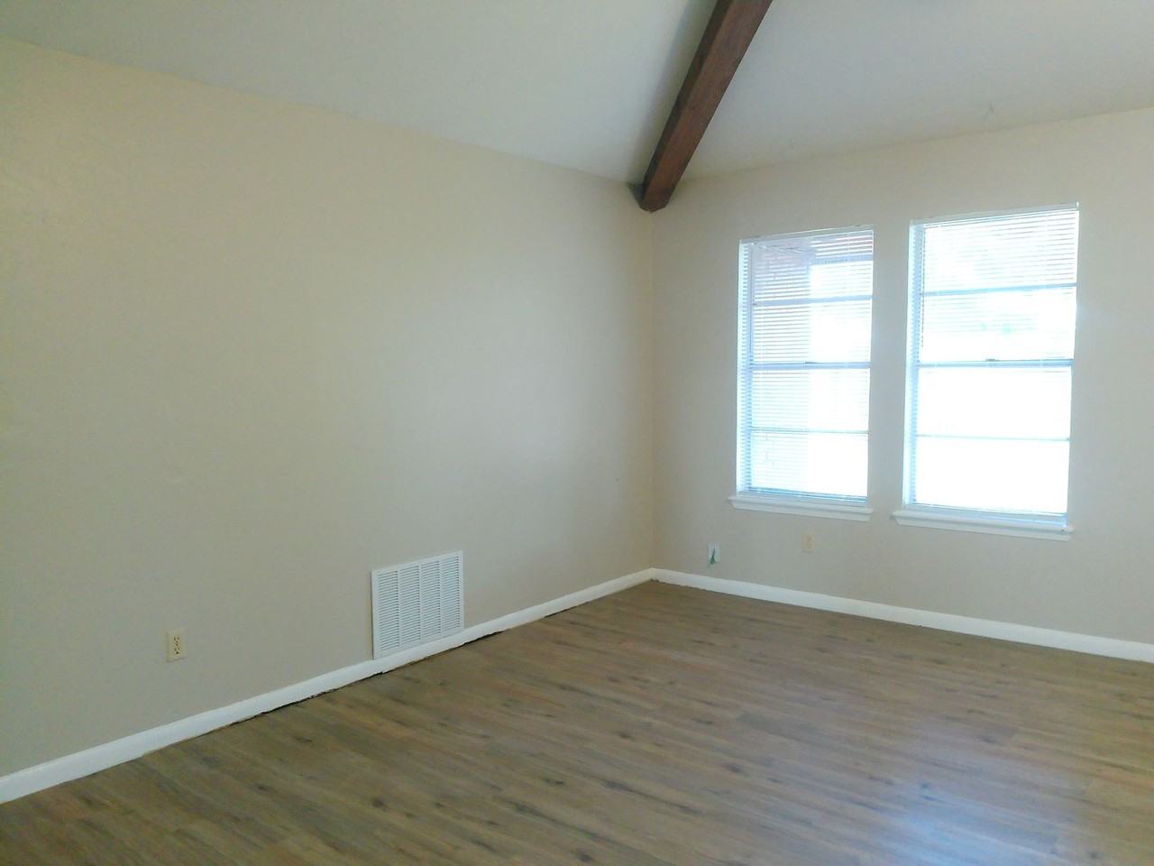 4113 Sierra St - Photo 3 of 16