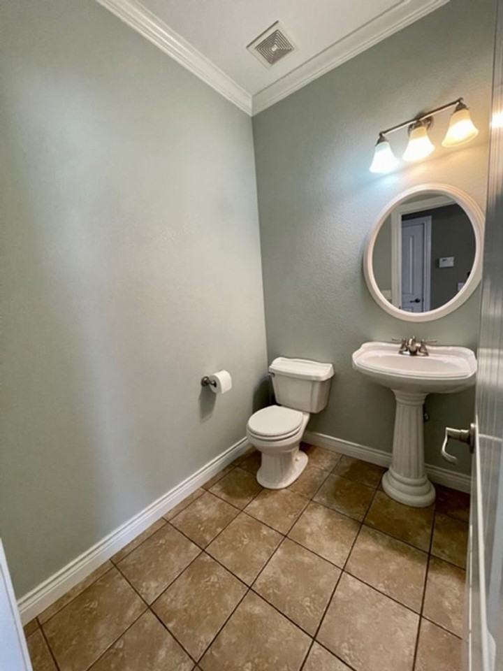 4770 Farmingdale Dr - Photo 7 of 23