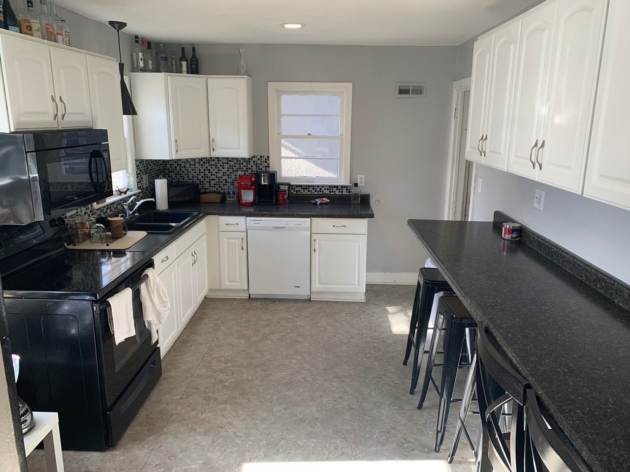 726 Thurston St - Photo 2 of 17