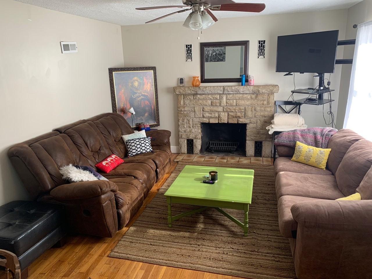 726 Thurston St - Photo 4 of 17