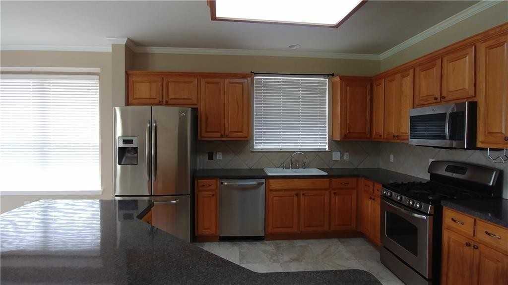 19909 Canterwood Ln - Photo 7 of 38