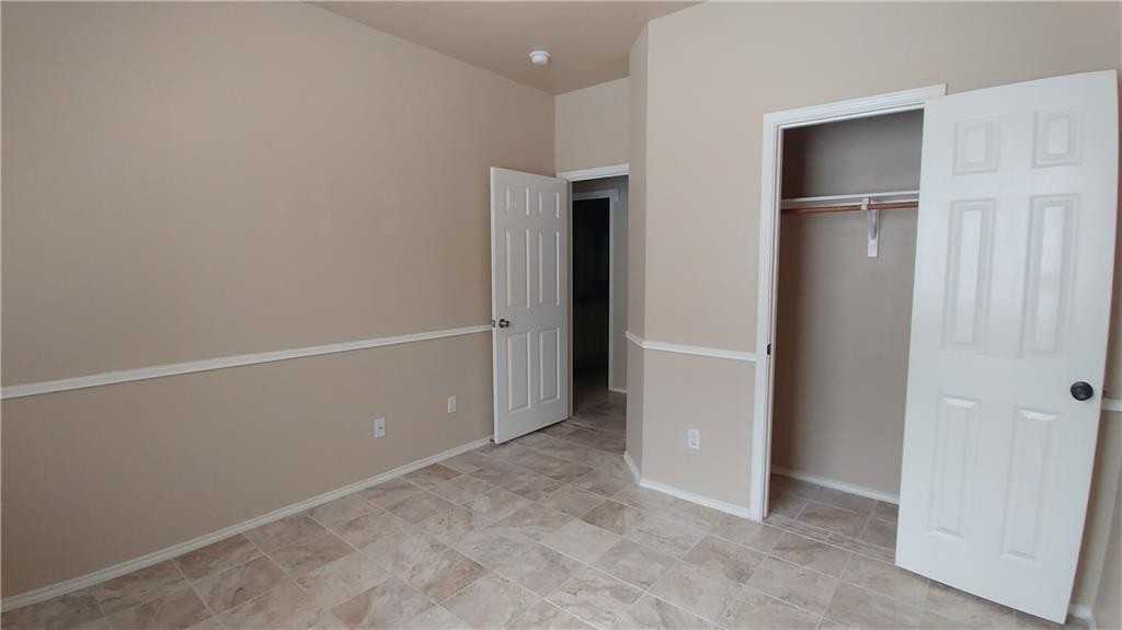 19909 Canterwood Ln - Photo 5 of 38