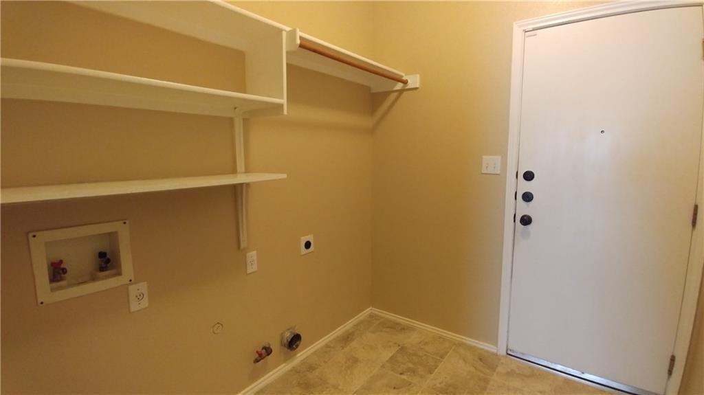 19909 Canterwood Ln - Photo 7 of 38