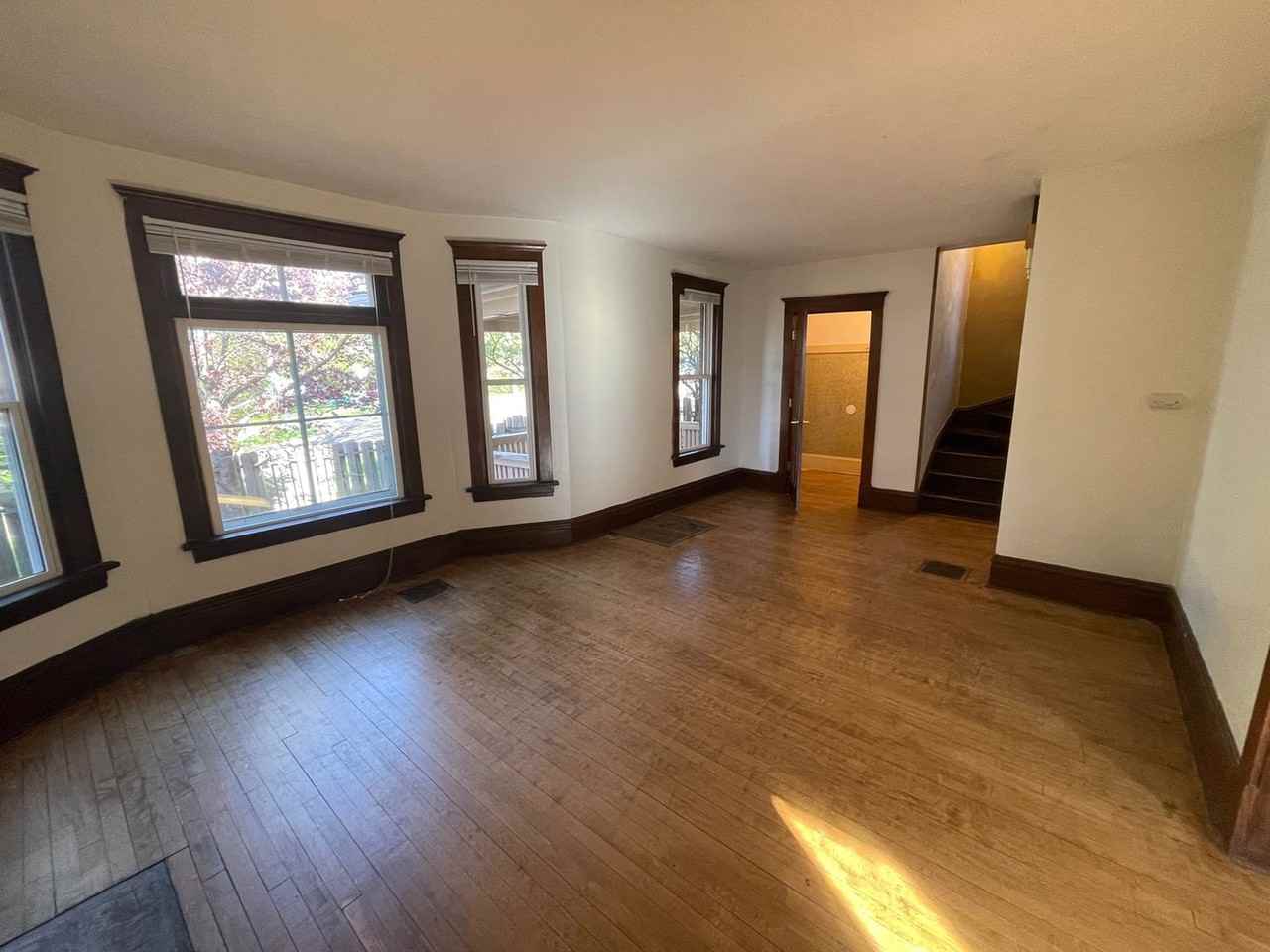 202 S 18th Ave E - Photo 4 of 33