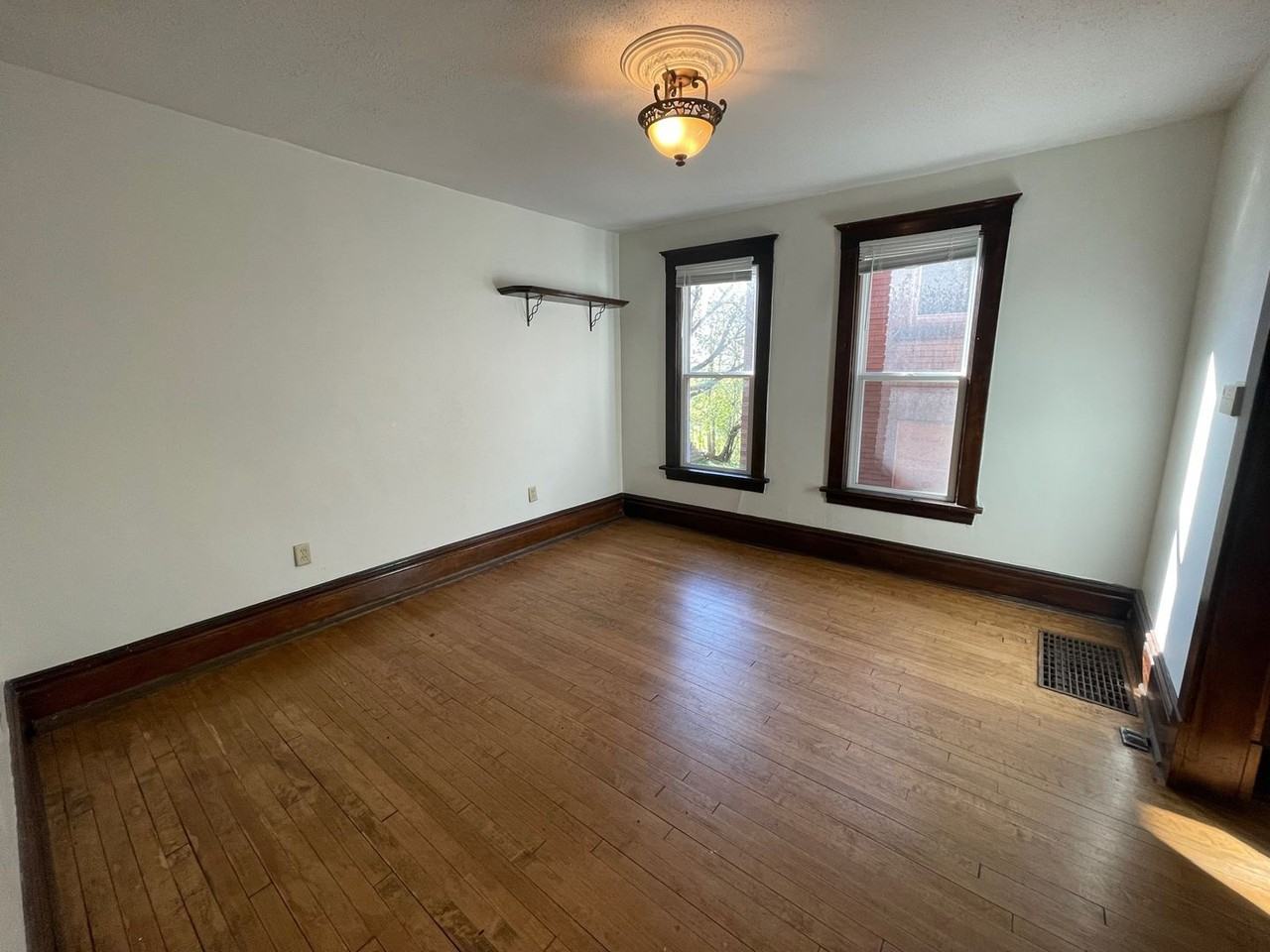 202 S 18th Ave E - Photo 6 of 33