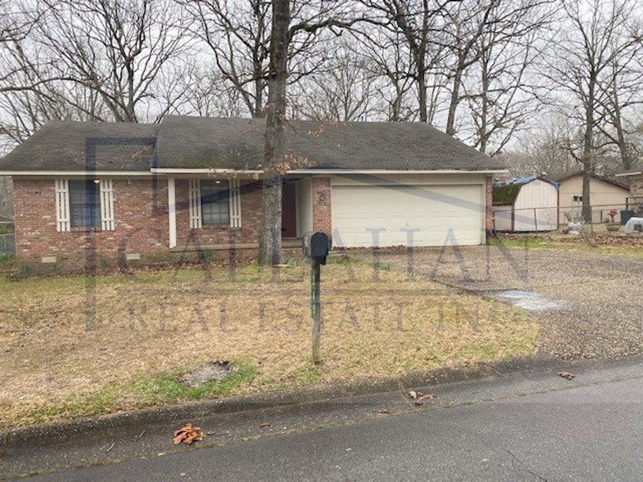 205 Lynnewood Dr - Photo 2 of 17