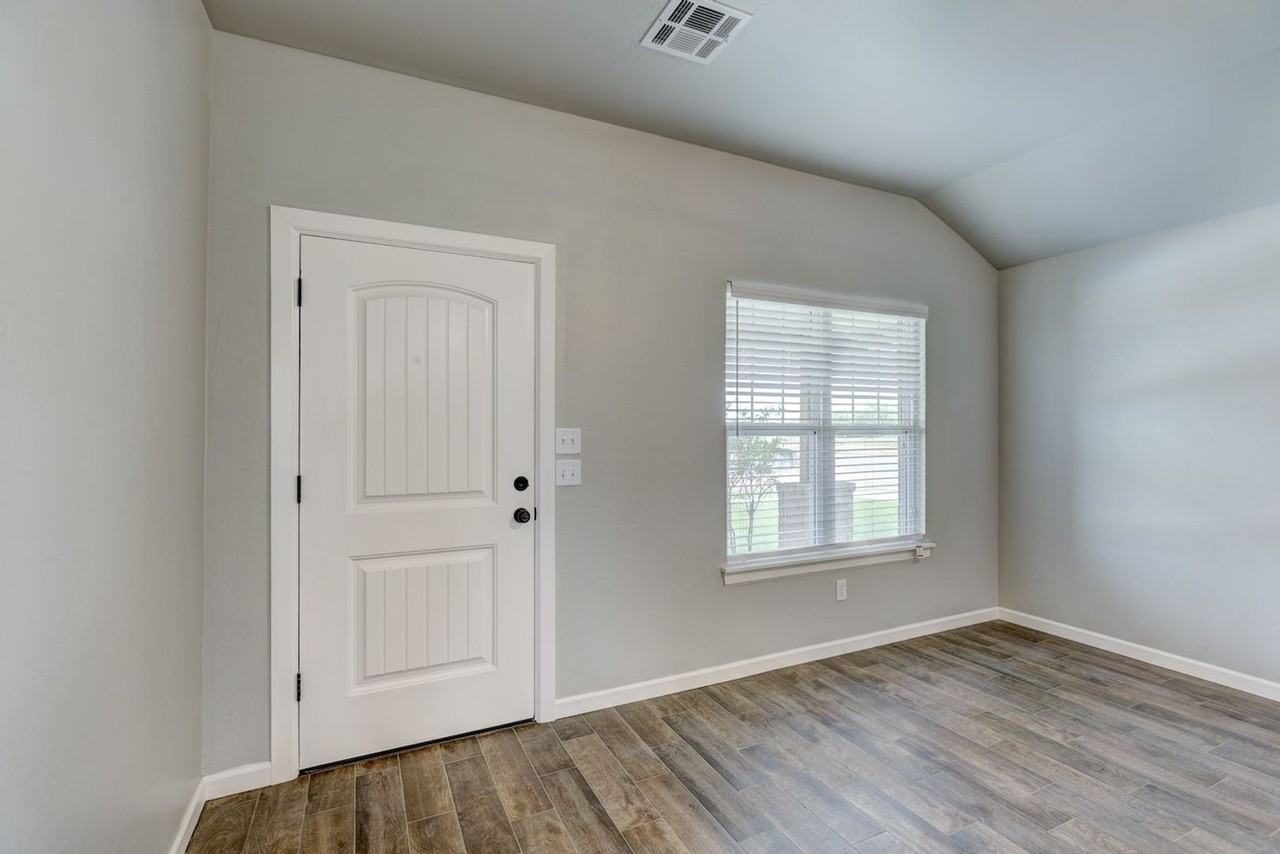 614 Juniper St - Photo 3 of 25