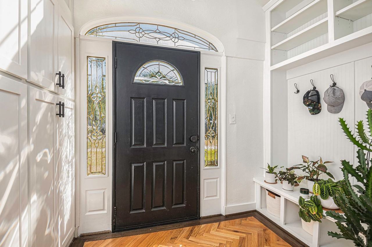 5704 Pershing Ave - Photo 3 of 24