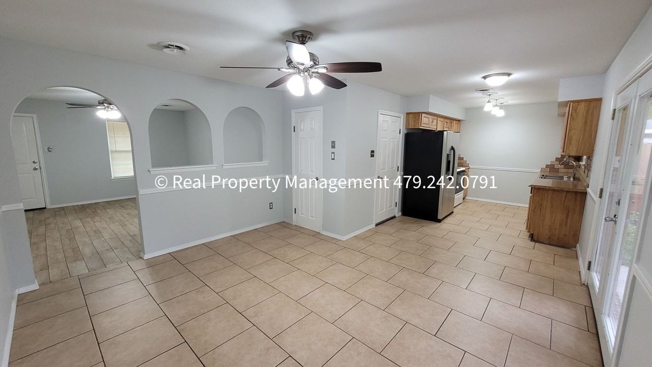 3404 Iola Ave - Photo 4 of 17