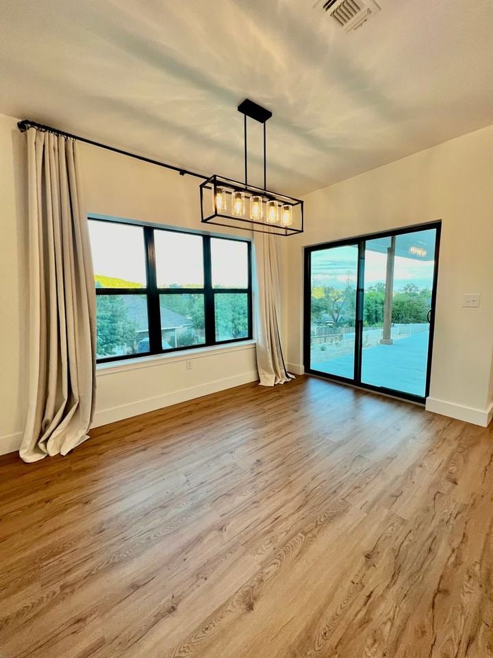 1812 Foothills Dr - Photo 4 of 17