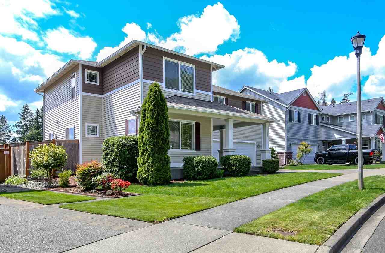 1187 Swan Loop - Photo 2 of 43